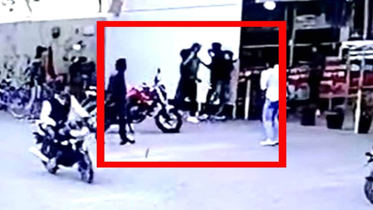 कैंटीन संचालक के साथ मारपीट