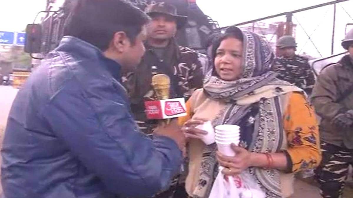 सुरक्षा में तैनात जवानों को कराया नाश्ता