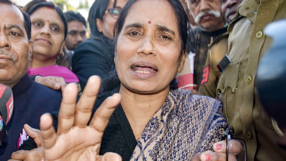 निर्भया की मां