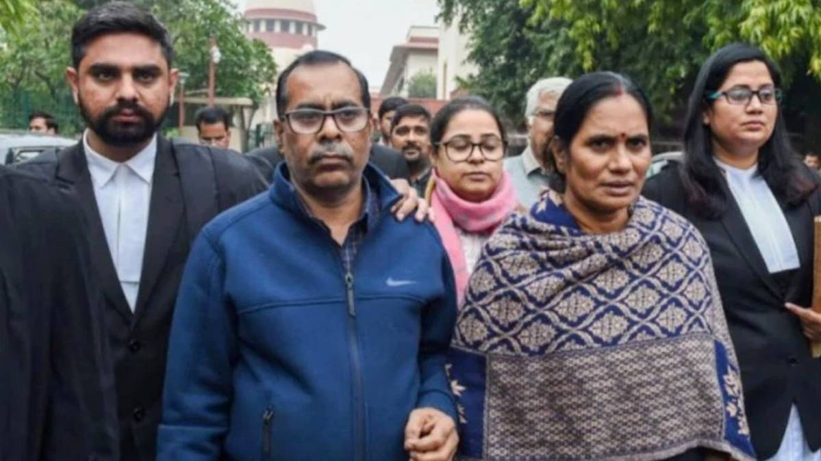 Nirbhaya's mother Asha Devi and father Badrinath