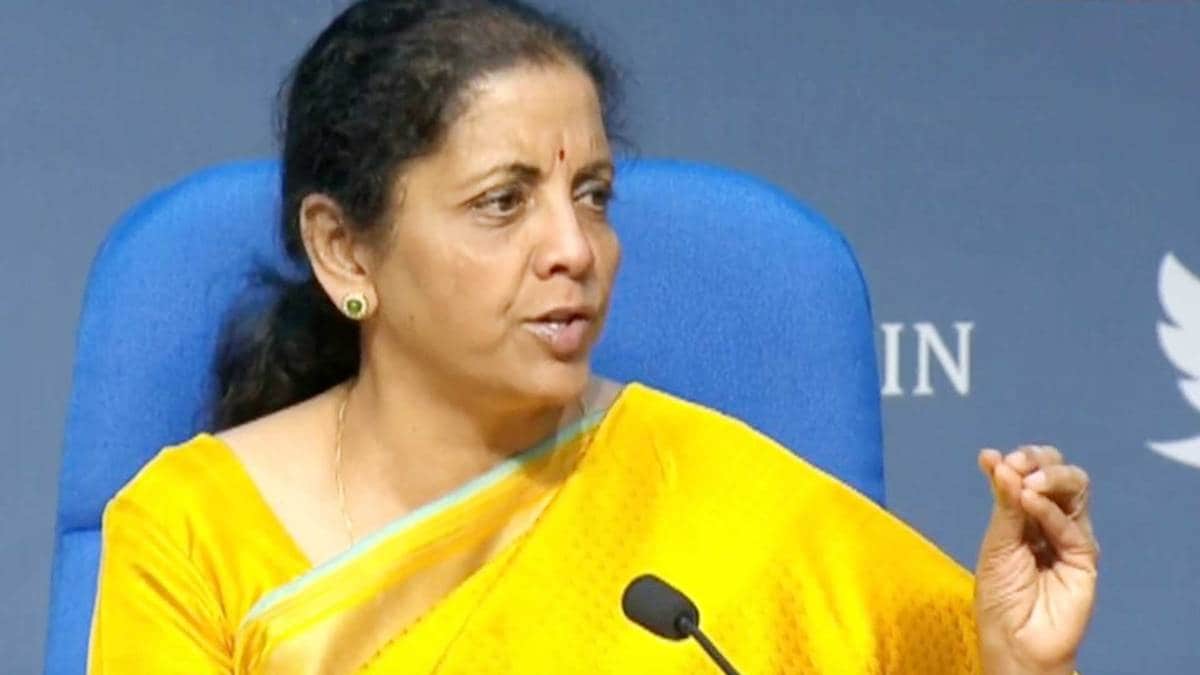 बजट पेश करने के बाद वित्त मंत्री की प्रेस कॉन्फ्रेंस (फोटो-PIB)