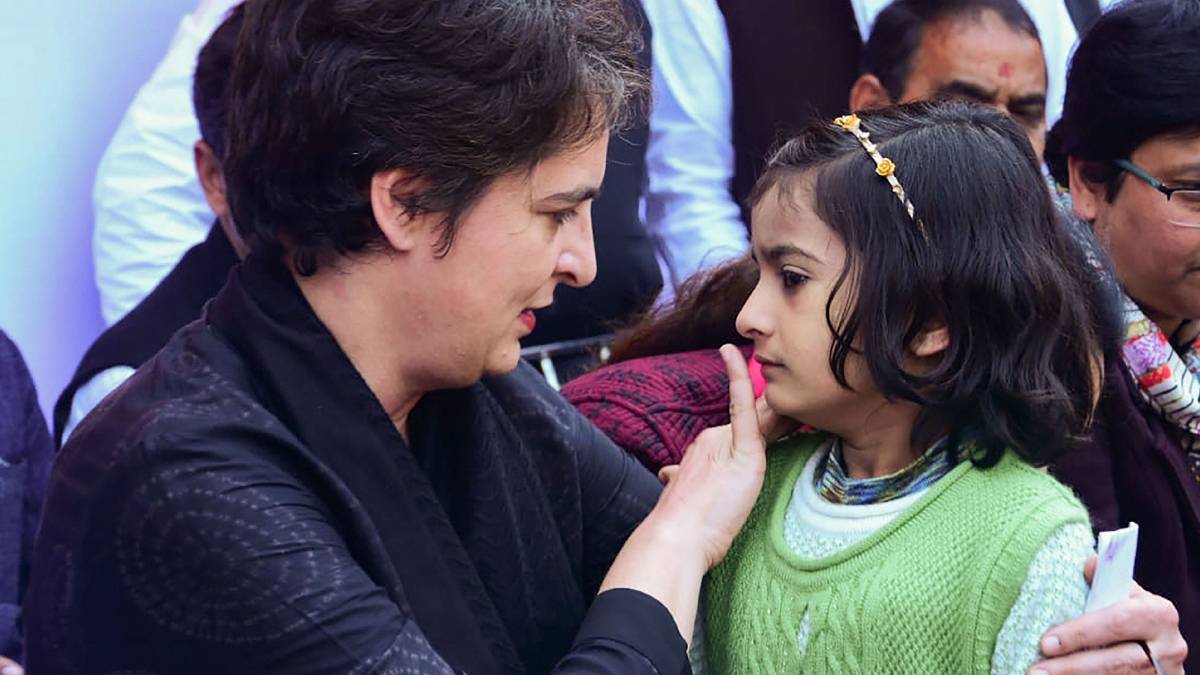 आजमगढ़ पहुंचीं प्रियंका गांधी (PTI)