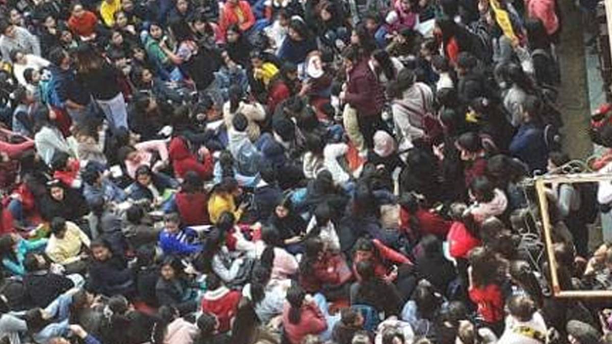 Gargi College girl students