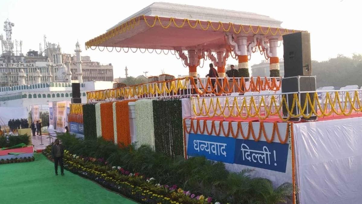 दिल्ली के रामलीला मैदान में शपथ की तैयारियां (फोटो-PTI)