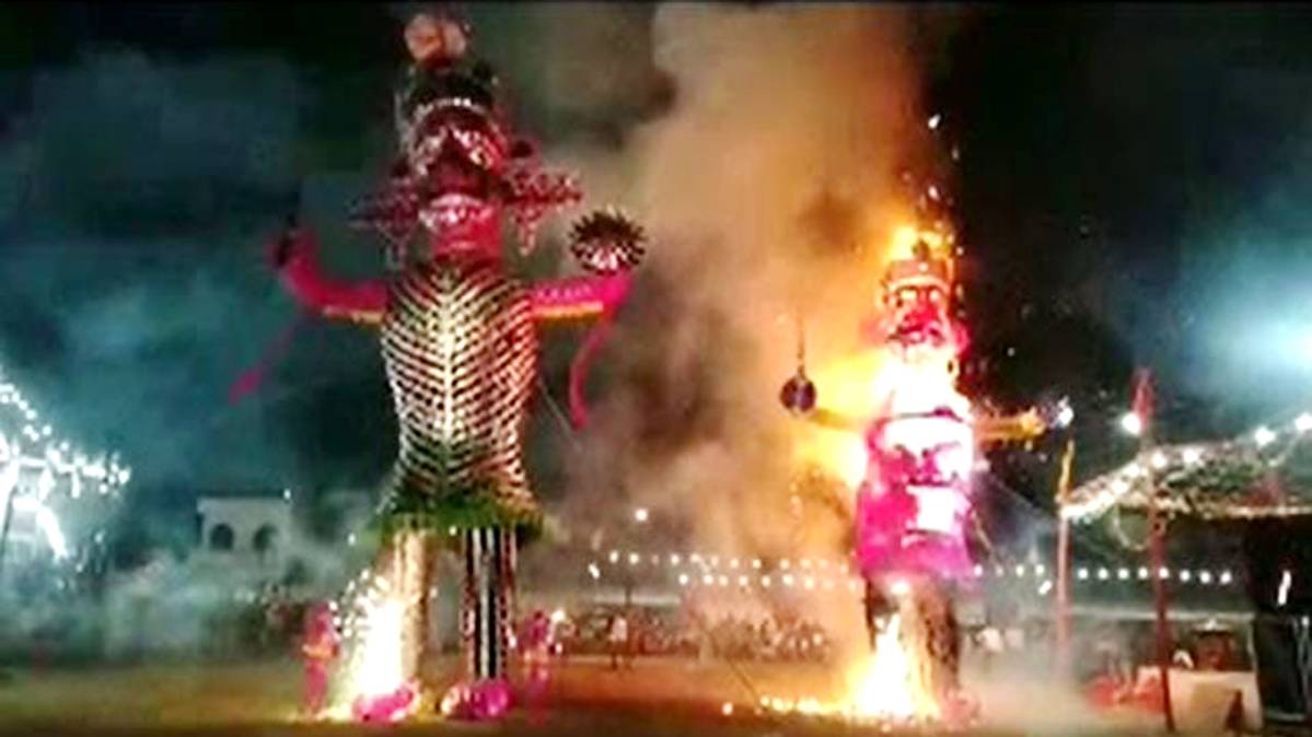 रावण का पुतला जला