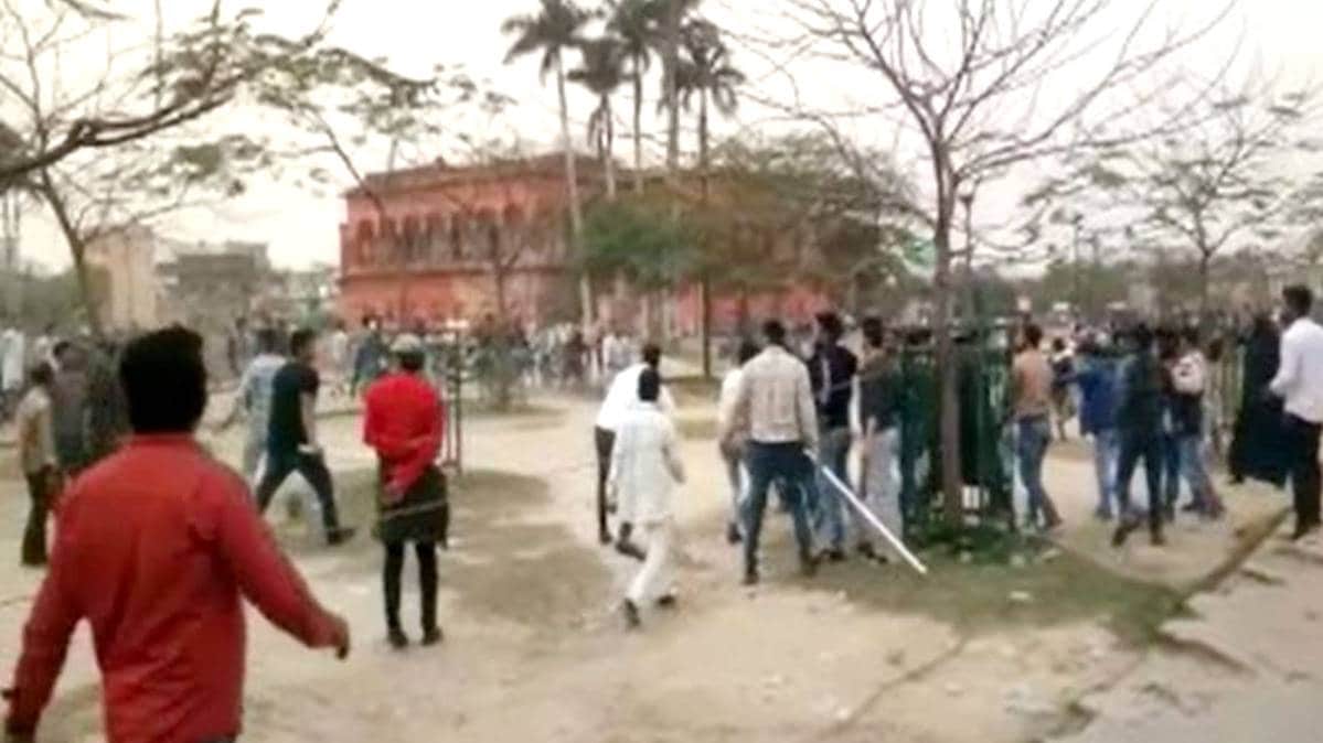 दो गुटों में झड़प