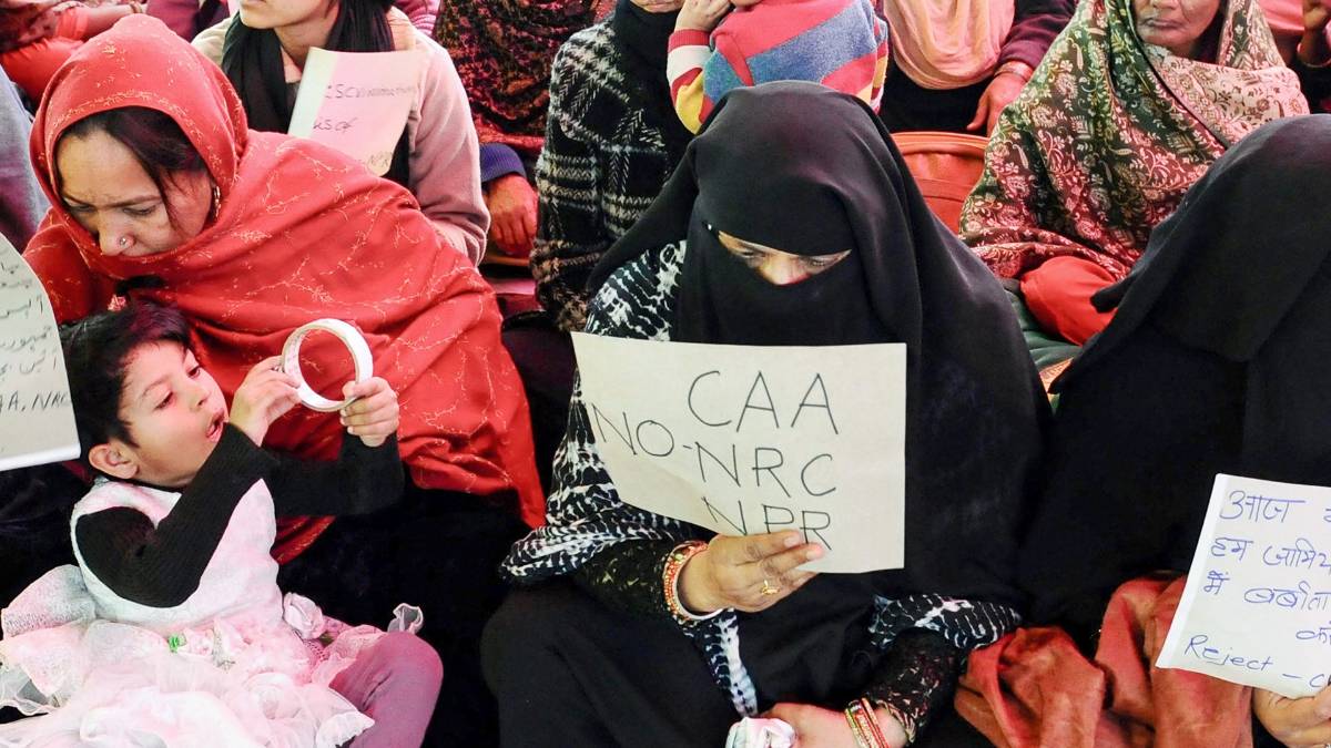 शाहीन बाग में महिलाओं का प्रदर्शन जारी (PTI)