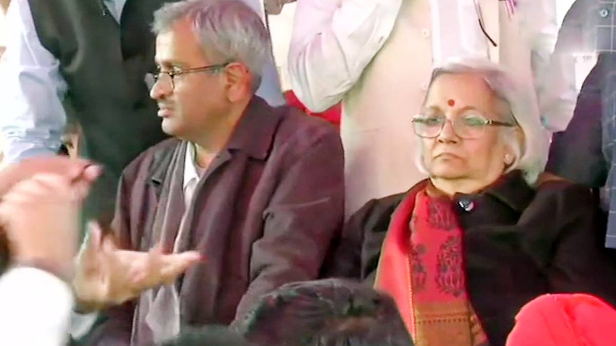 Shaheen Bagh प्रदर्शनकारियों के बीच पहुंचे वार्ताकार (ANI)