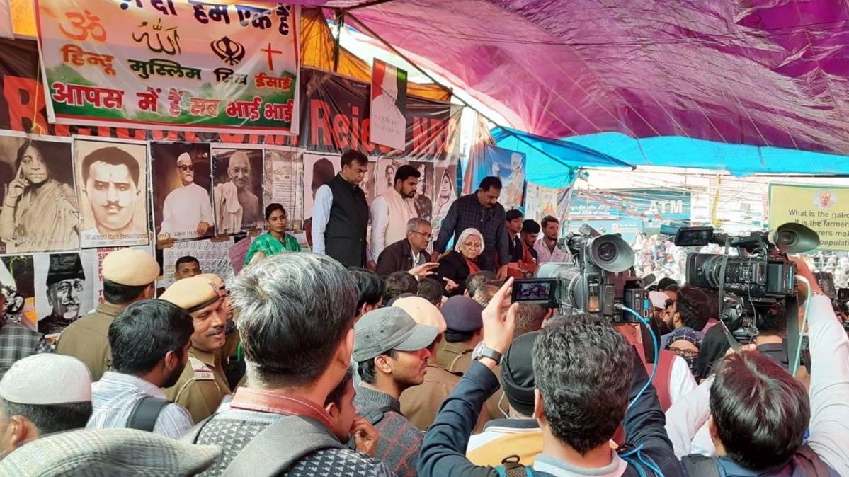 वार्ताकार चाहते हैं बातचीत का सिलसिला मीडिया के बगैर आगे बढे़