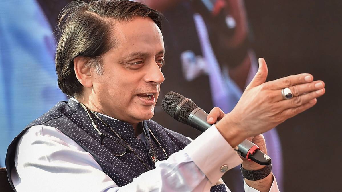 कांग्रेस सांसद शशि थरूर (file photo/PTI)