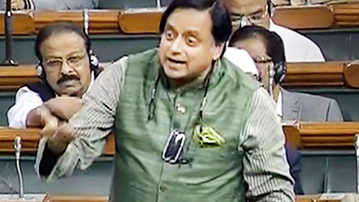 लोकसभा में पीएम मोदी का शशि थरूर पर कटाक्ष