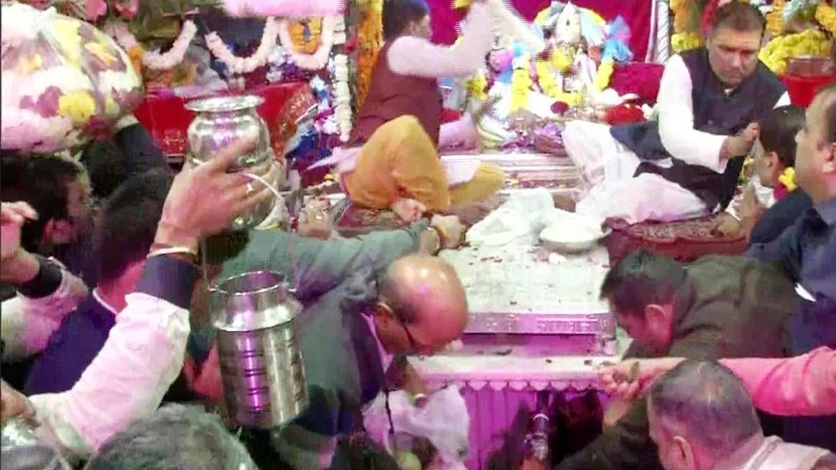 Devotees offer prayers at Shri Gauri Shankar Temple in Chandni Chowk, on the occasion of MahaShivaratri.