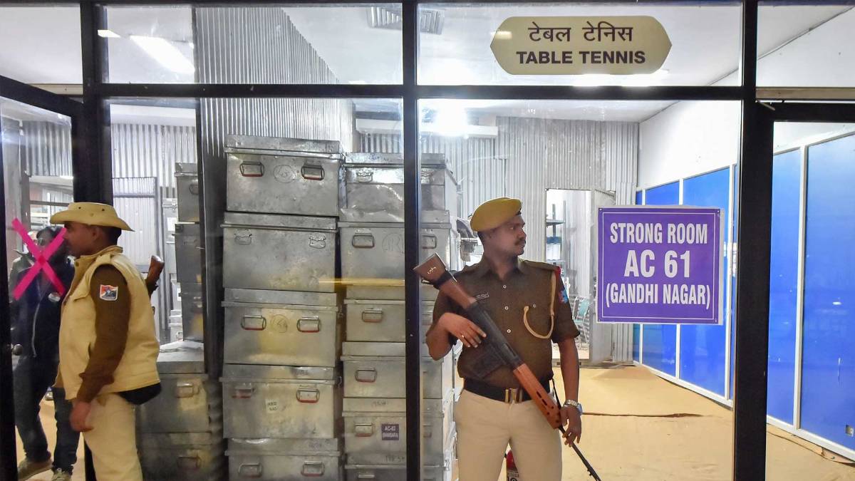 स्ट्रॉन्ग रूम से आजतक की ग्राउंड रिपोर्ट