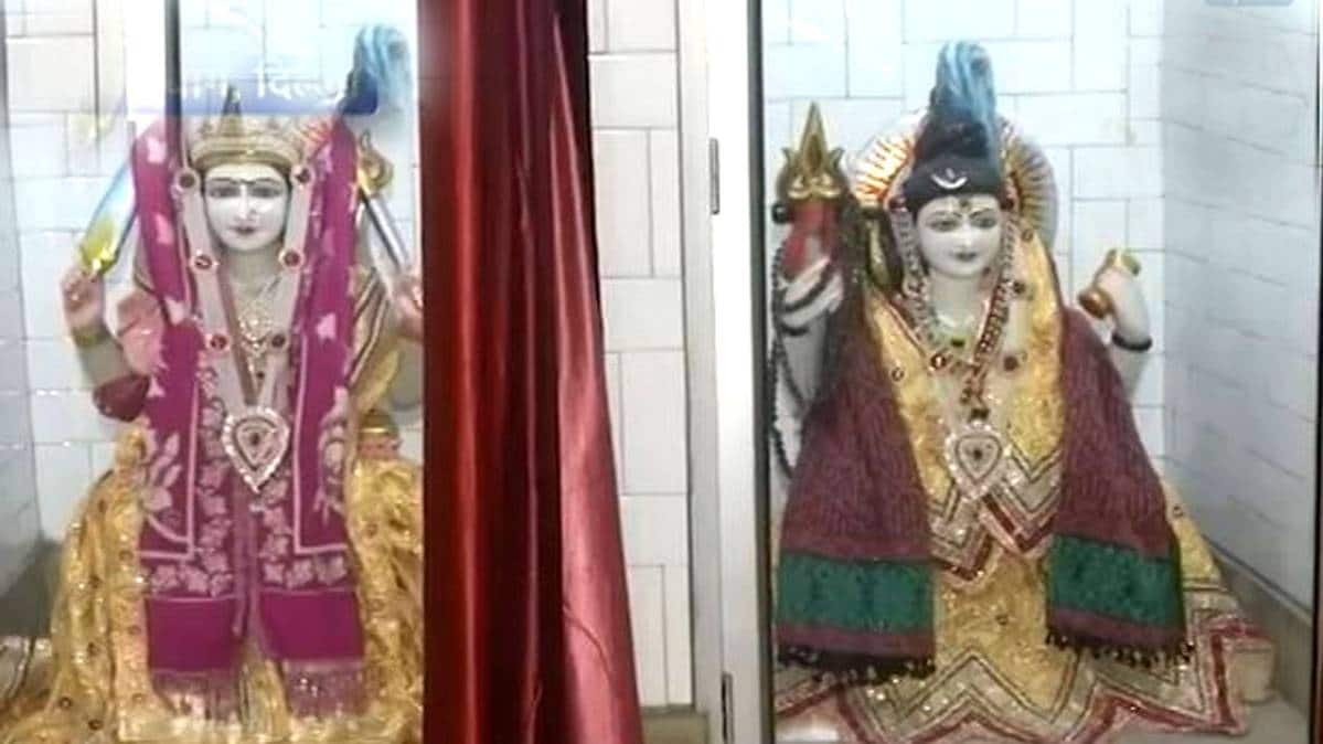 चांदबाग में मंदिर को लोगों ने बचाया