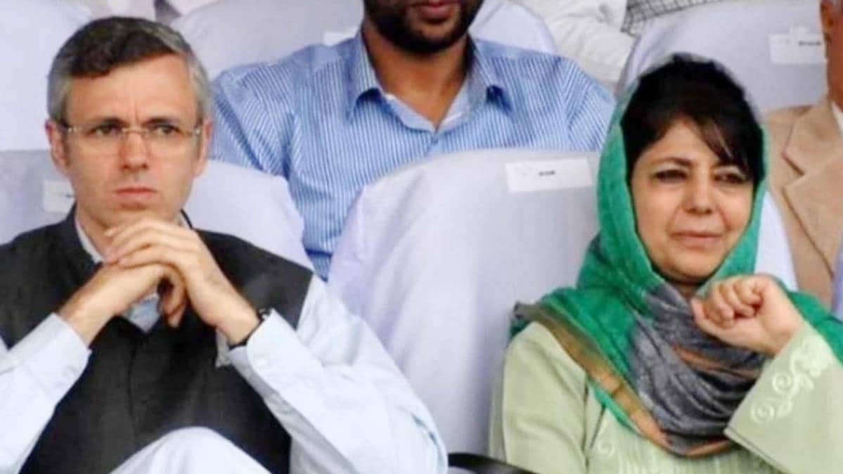 Omar Abullah, Mehbooba Mufti put under house arrest