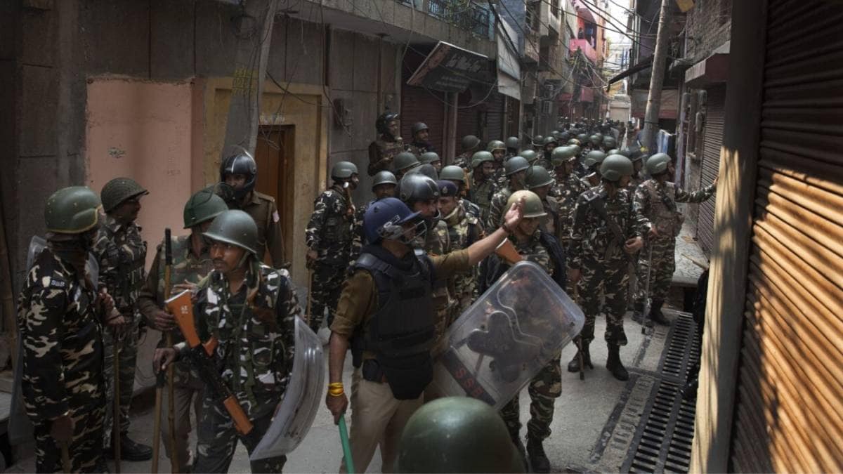 पुलिस ने किया फ्लैग मार्च