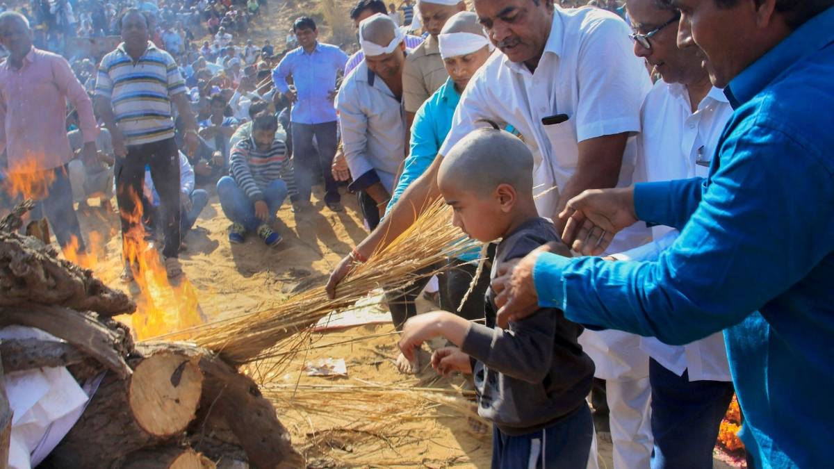 हेड कॉन्स्टेबल रतन लाल के परिवार की मदद के लिए आगे आई केजरीवाल सरकार