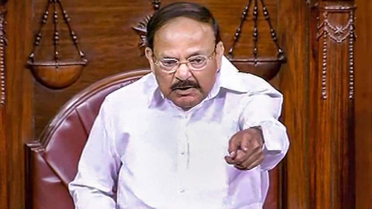 राज्यसभा में सांसदों का हल्ला बोल की नारेबाजी