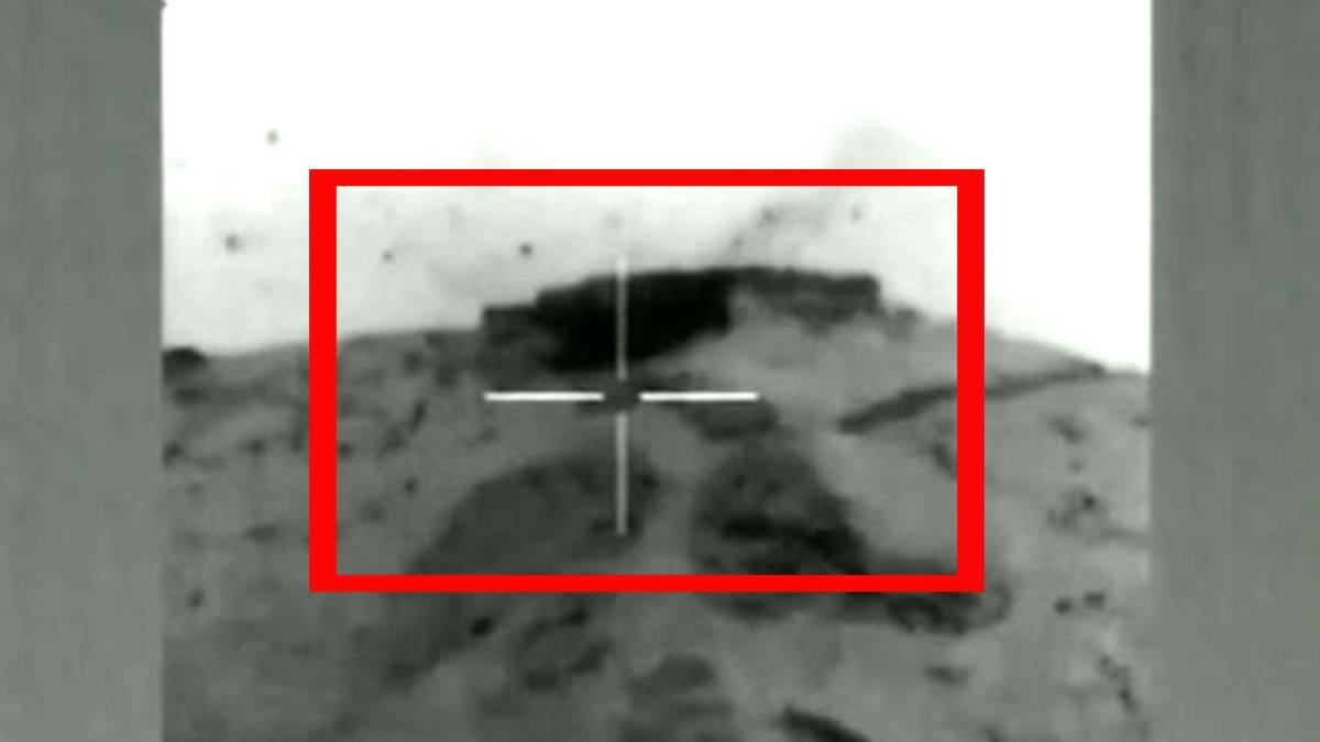 पाकिस्तानी बंकरों पर मिसाइल अटैक (वीडियो ग्रैब)