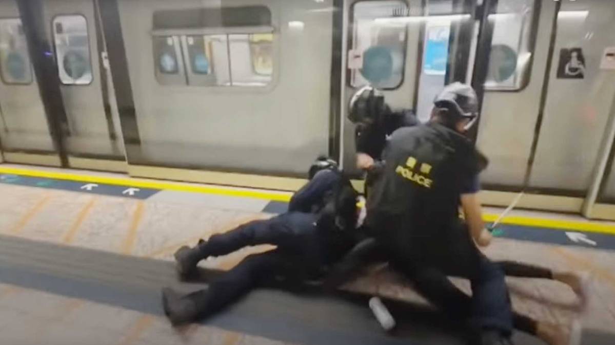 चीन की पुलिस का वीडियो वायरल