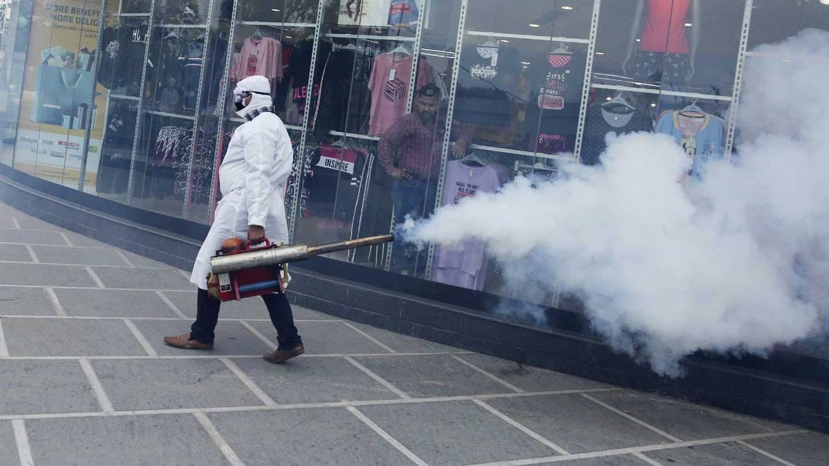 कोरोना से जंग जारी है