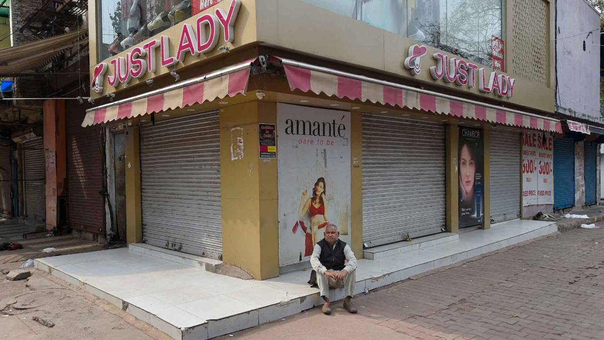 कोरोना के चलते बाजार बंद