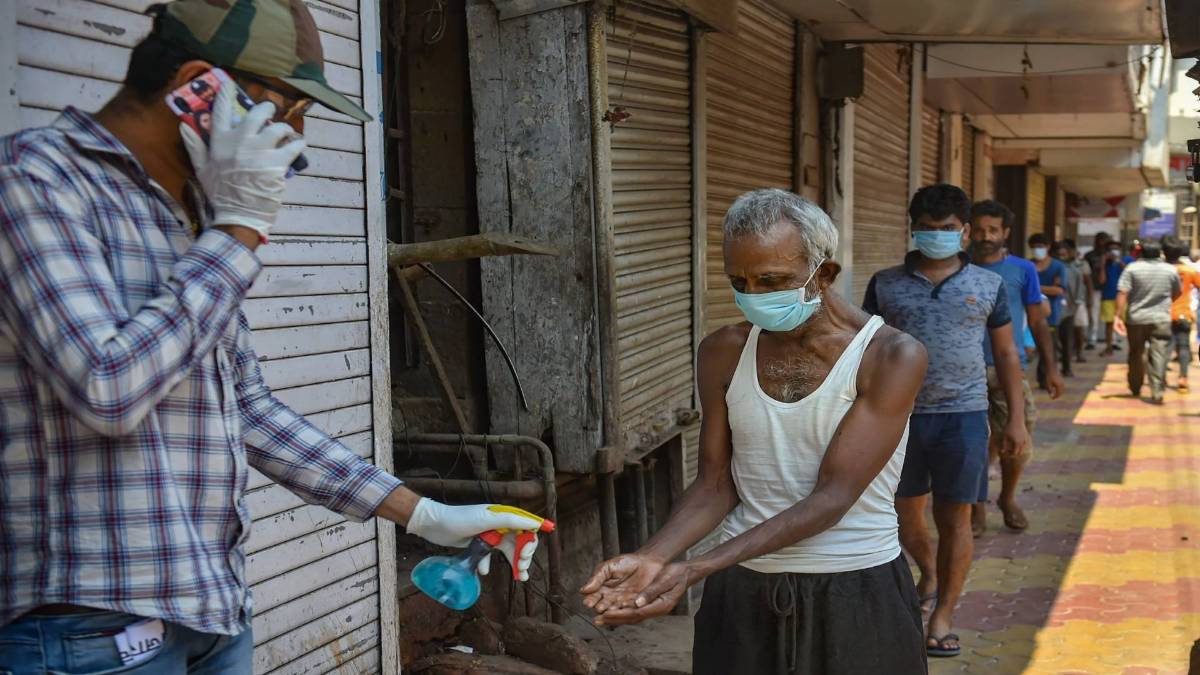 Corornavirus: मरीजों का आंकड़ा तेजी से बढ़ रहा