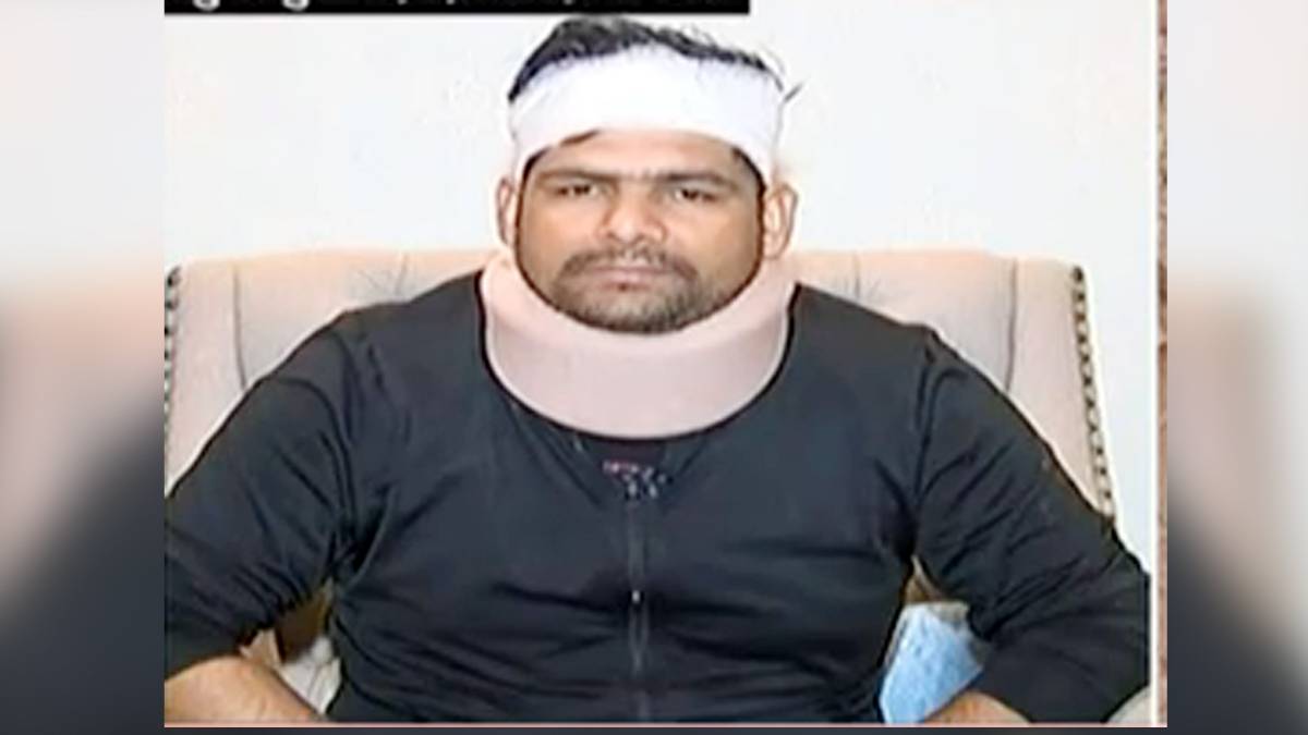 दिल्ली हिंसा का शिकार हुए पुलिस अफसर