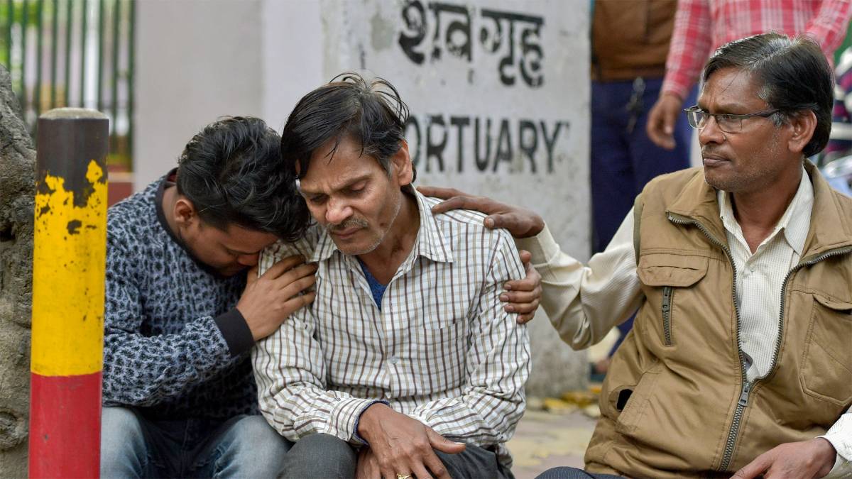 मृत्कों के रोते बिलखते परिजन- फाइल फोटो/PTI