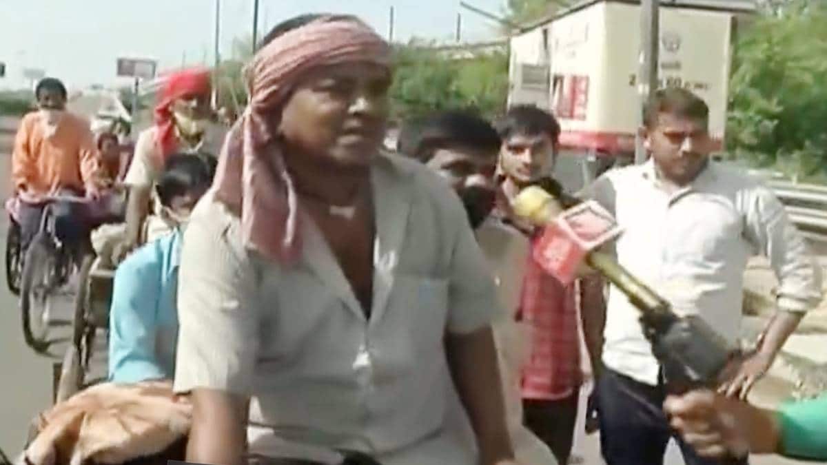 family of five members travelling from Delhi to bihar on rickshaw amid lockdown