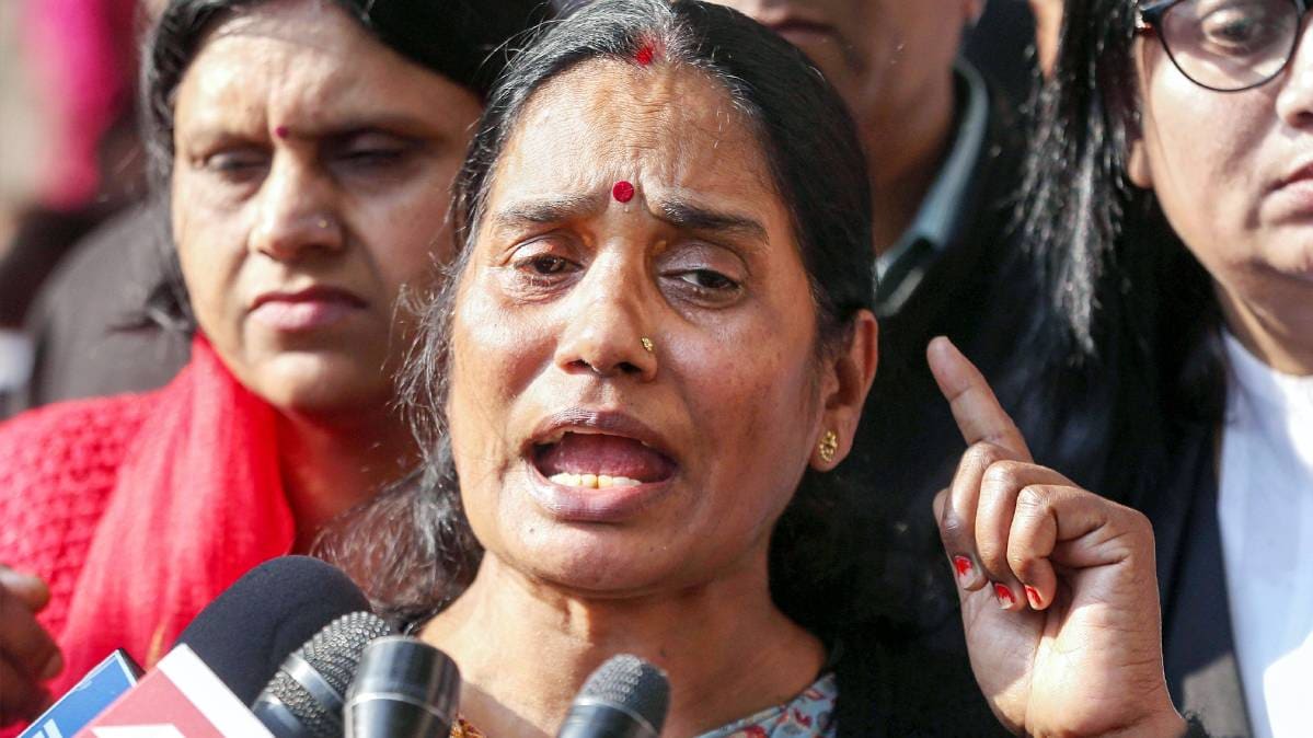 निर्भया की मां (PTI)