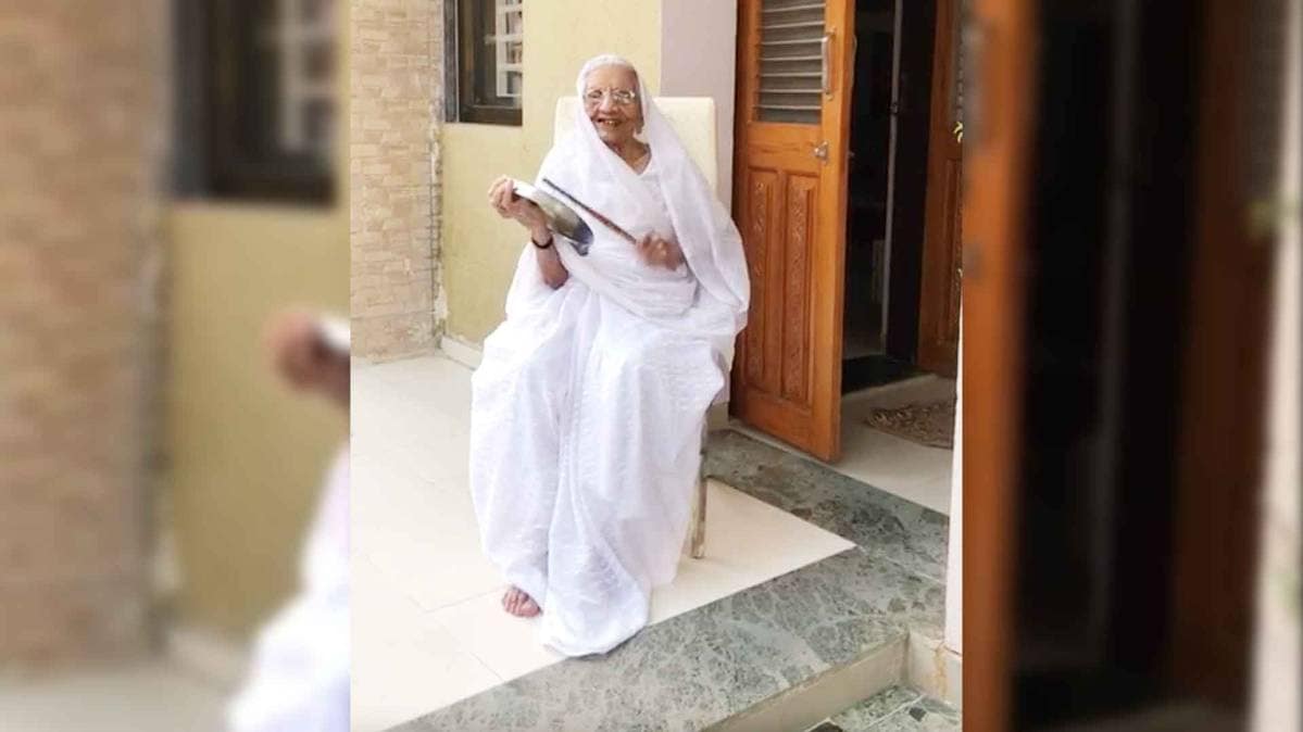 पीएम मोदी की मां हीराबेन