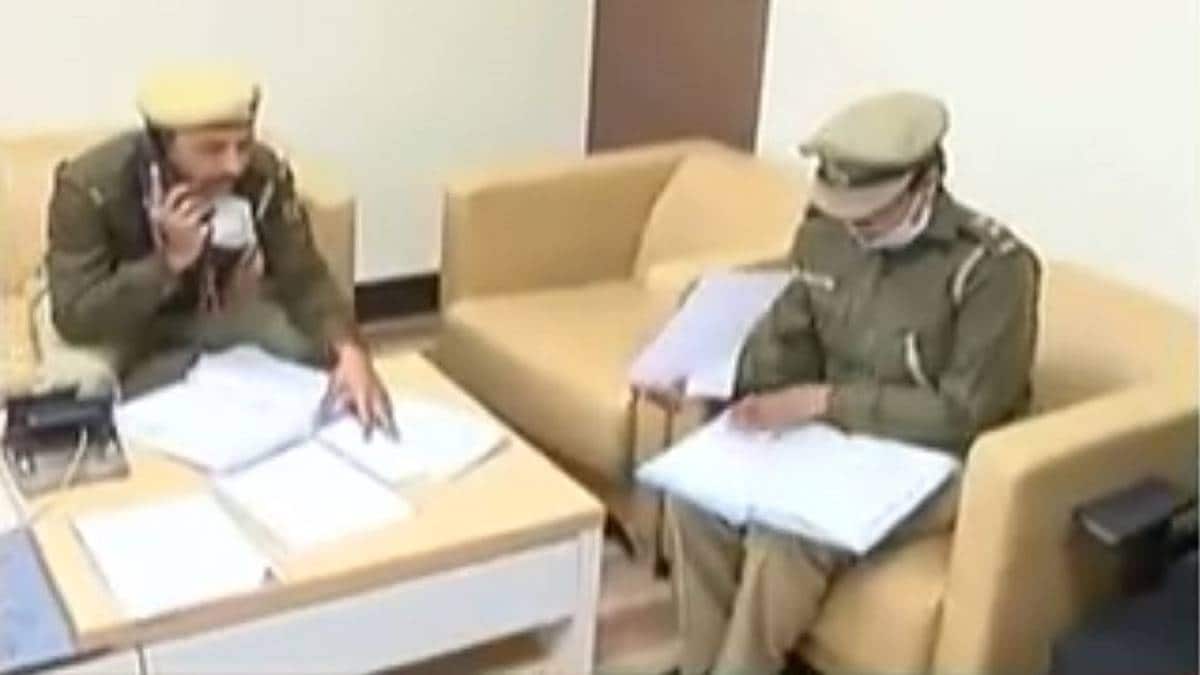 लॉकडाउन के बीच एड्स पीड़ित की मदद करने पहुंची पुलिस! (File-PTI)