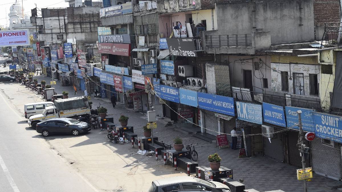 कोरोना की वजह से आधे से ज्यादा हिंदुस्तान लॉकडाउन (File-PTI)