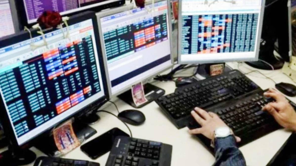 It was the biggest intraday fall for Sensex in absolute terms as heavy selloff continued. (Photo: PTI)