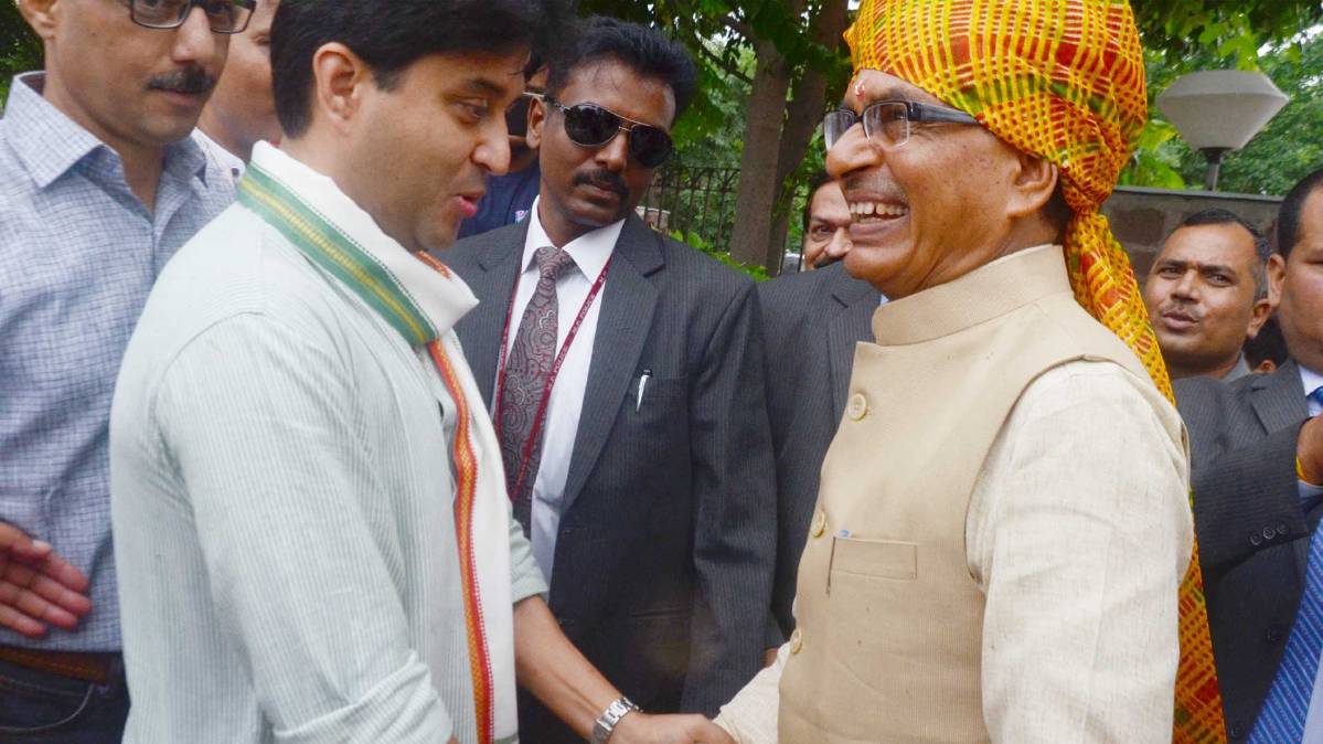 मध्य प्रदेश के पूर्व मुख्यमंत्री शिवराज सिंह चौहान और ज्योतिरादित्य सिंधिया