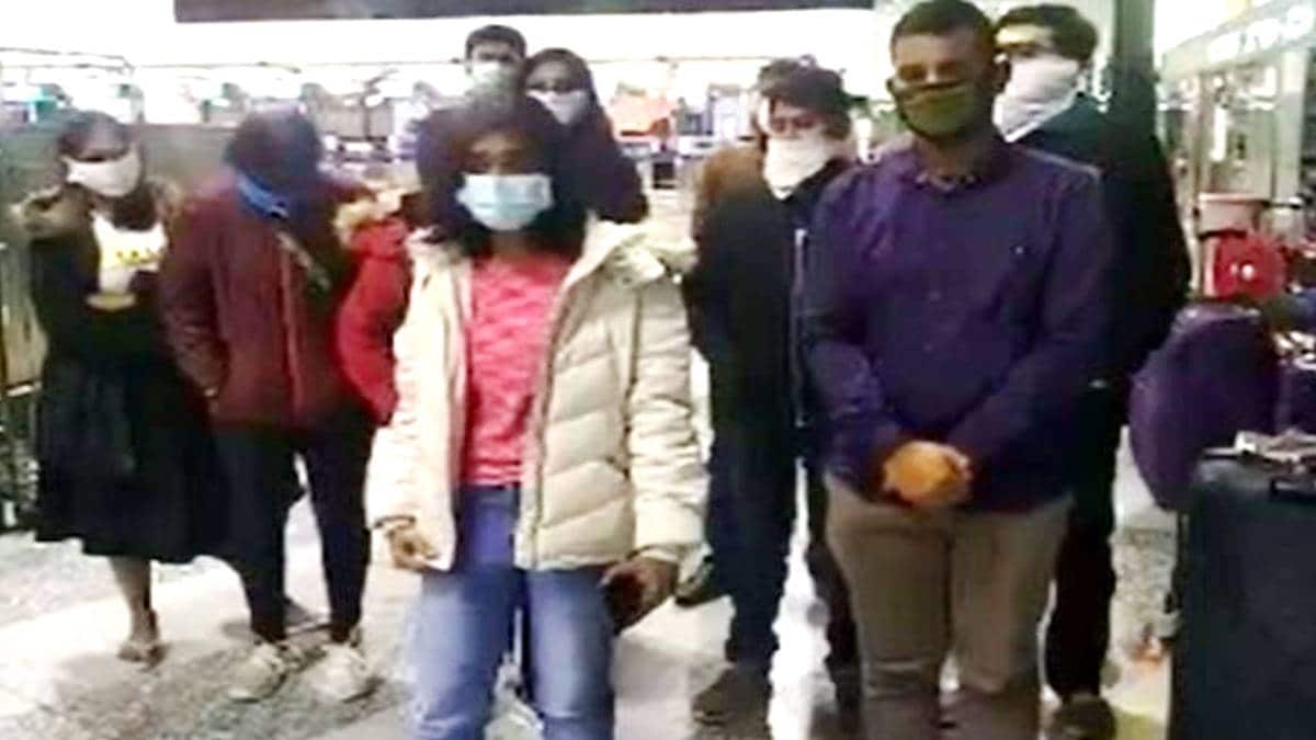 मदद की गुहार लगाते भारतीय छात्र (वीडियो ग्रैब)