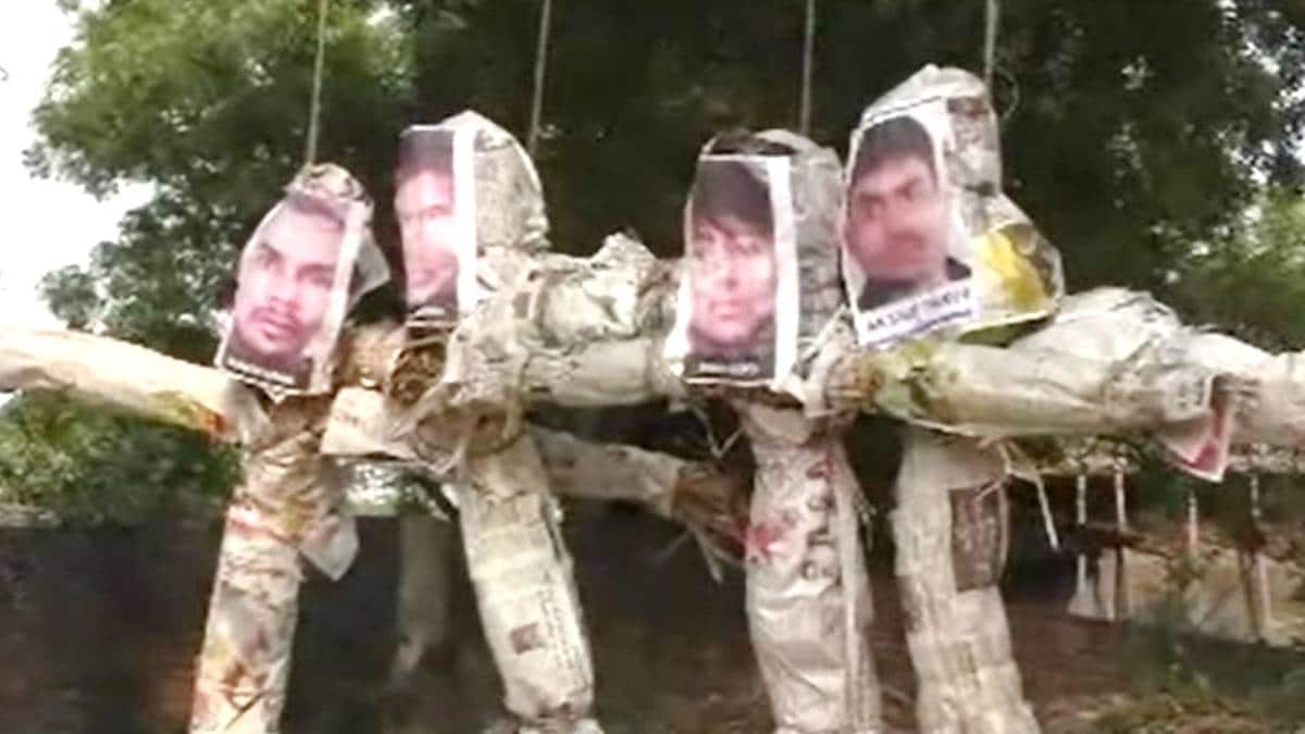 निर्भया के गुनहगारों के पुतलों को दी गई फांसी (वीडियो ग्रैब)