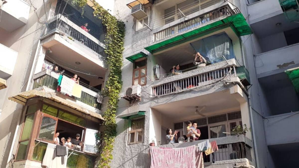 कोरोना के खिलाफ लोगों की लड़ाई