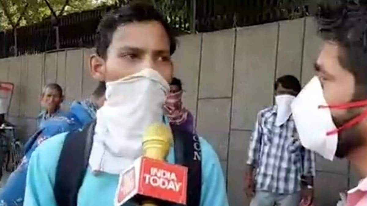 कोरोना का डर लोगों को भेज रहा घर