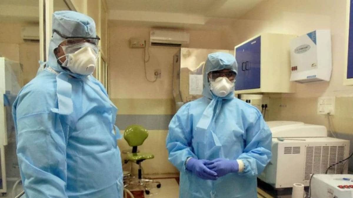 कोरोना वायरस से डॉक्टर्स लड़ रहे हैं जंग (File-PTI)