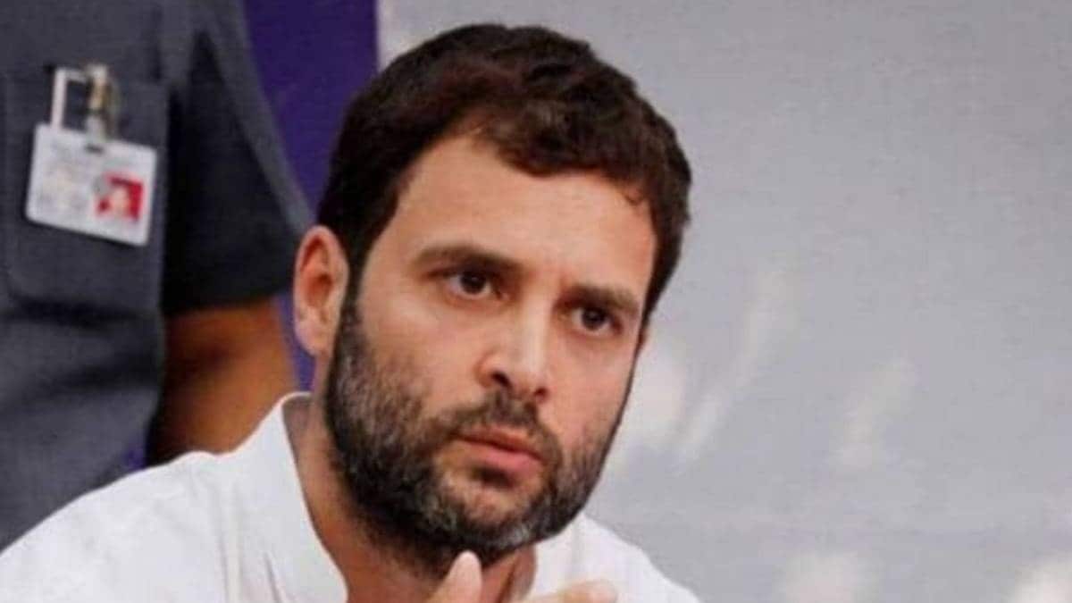 हिंसाग्रस्ता इलाकों में राहुल गांधी ने पीड़ितों से की मुलाकात