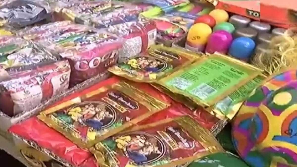 चाइनीज रंग हुए बेरंग