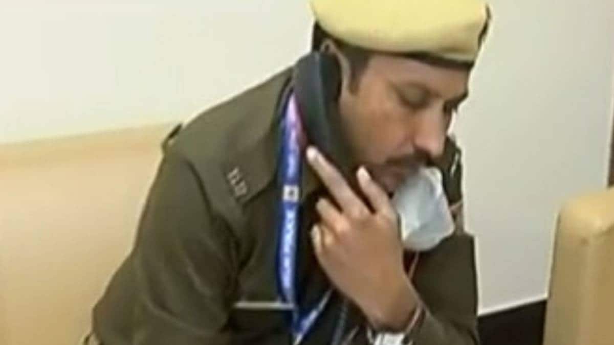 लोगों की मदद के लिए आगे आई दिल्ली पुलिस