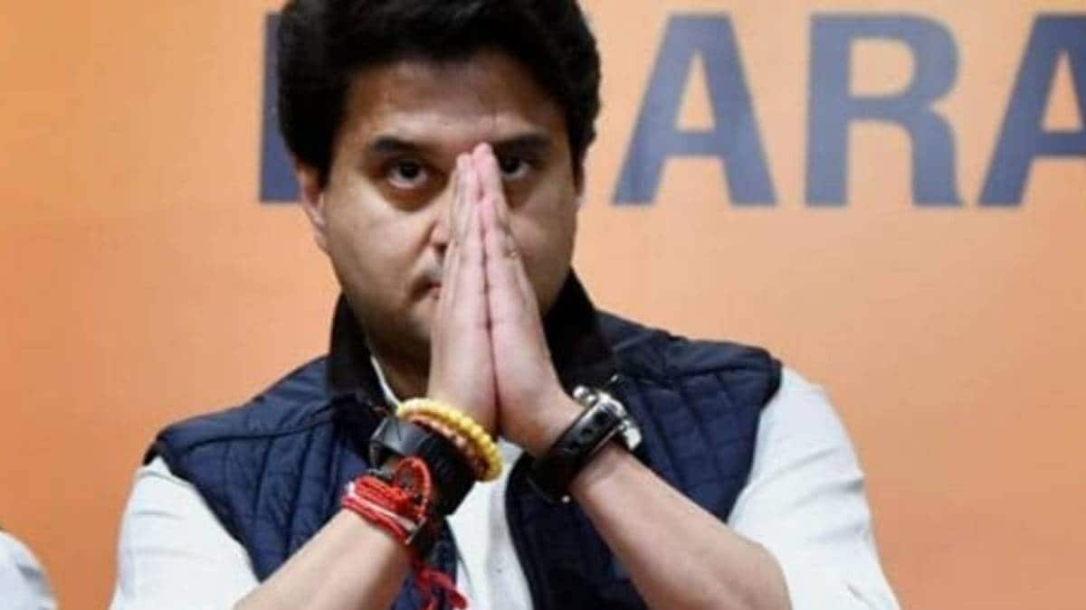 18 साल बाद 'हाथ' छोड़ 'कमल' के साथ सिंधिया