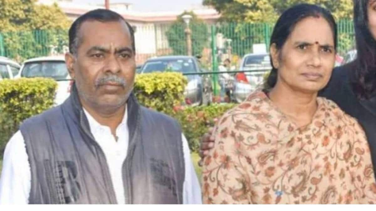 निर्भया के मां हुई भावुक