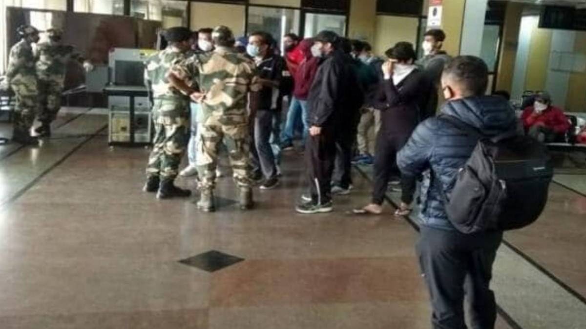 ब्रिटेन में फंसे हजारों भारतीय