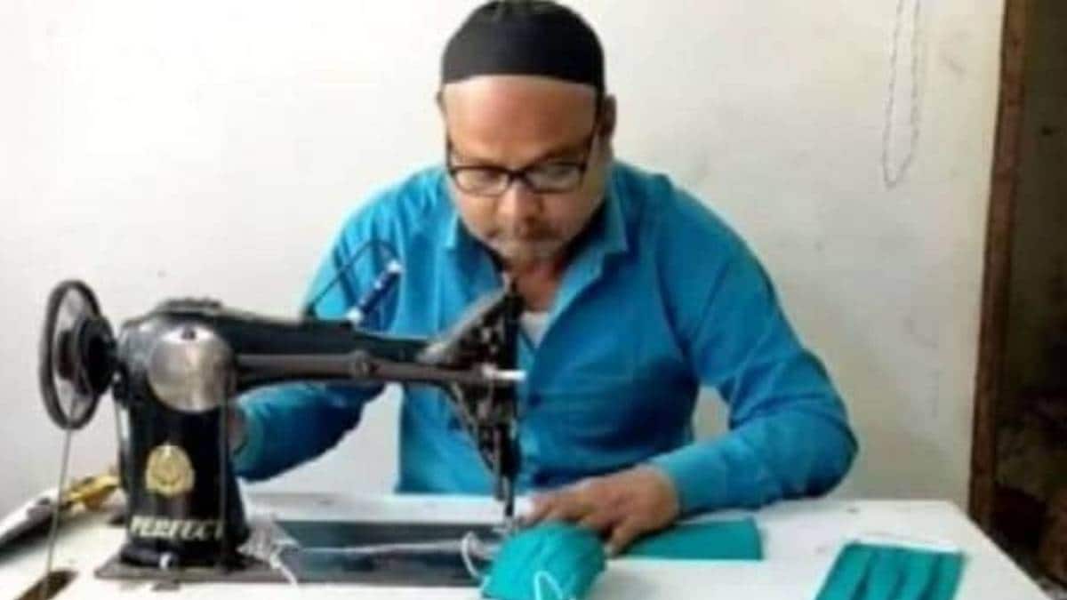 हैंडमेड फेसकवर से ढकें चेहरा (Photo Aajtak)