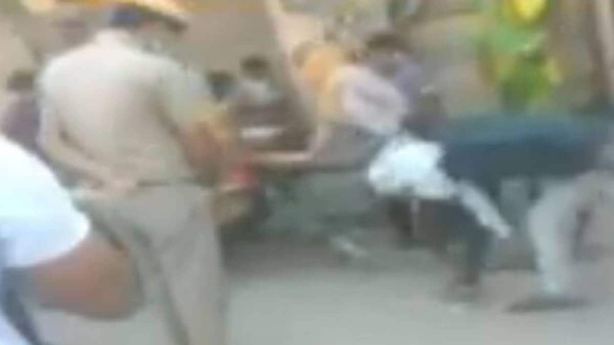 सड़क पर पड़े नोट से कोरोना का खौफ (File-PTI)