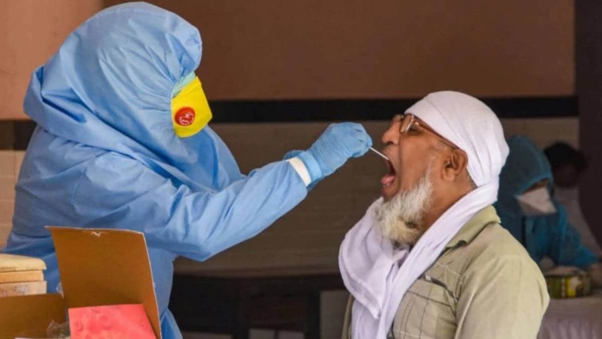 दिल्ली-मुंबई  में कोरोना से हालात गंभीर (File-PTI)